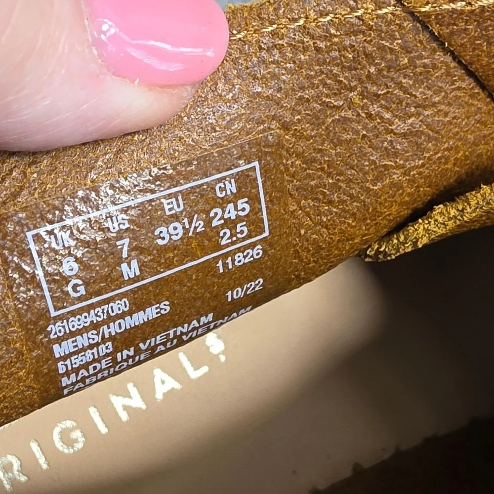 Clarks Originals Desert Boot Mustard Yellow Suede Chukka Mens‎ 7 EU 39.5New Flaw